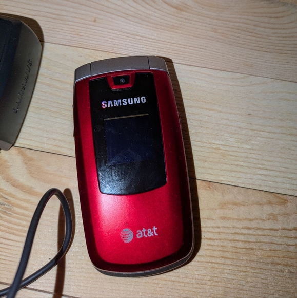 Samsung Red Flip Phone At&T Pre-owned - Picture 2 of 5